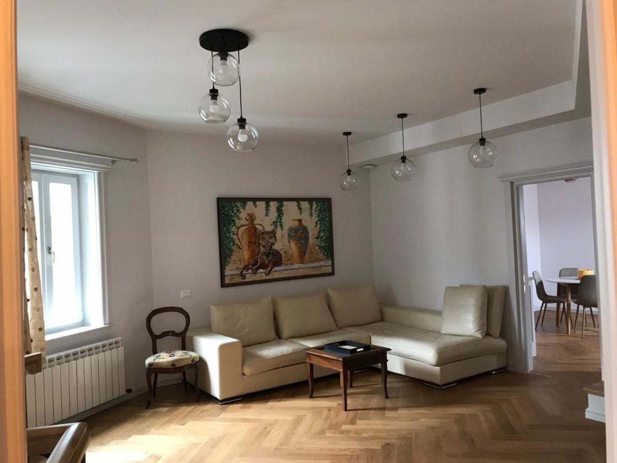Augsburg Apart Piatra Neamţ Buitenkant foto