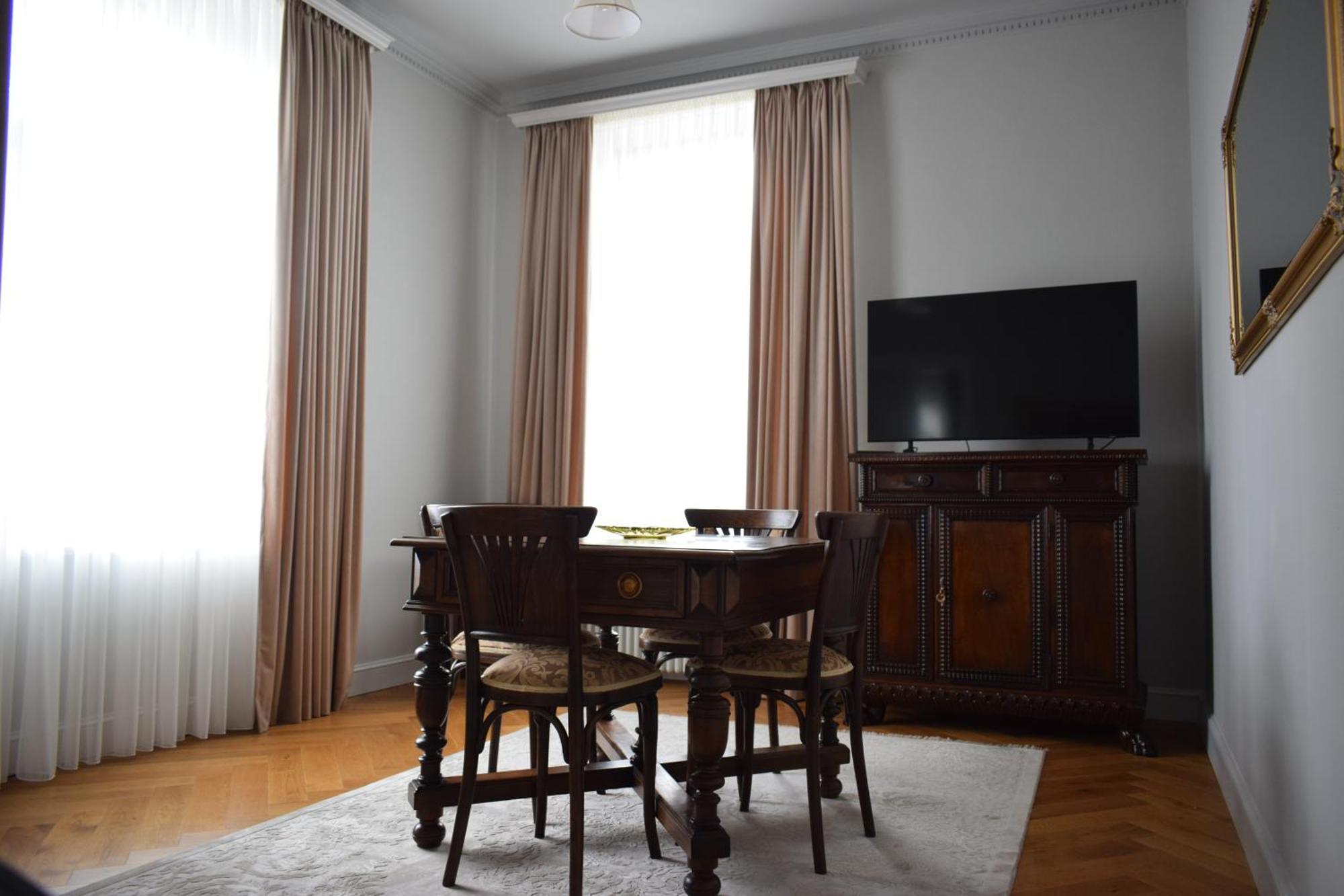Augsburg Apart Piatra Neamţ Buitenkant foto